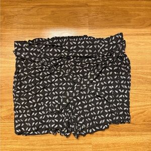 Black and White Patterned Women's Shorts with Tie